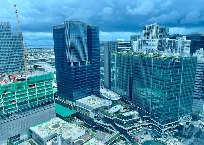 Bright 2-bedroom With Pool In Bgc Uptown Apartamento *